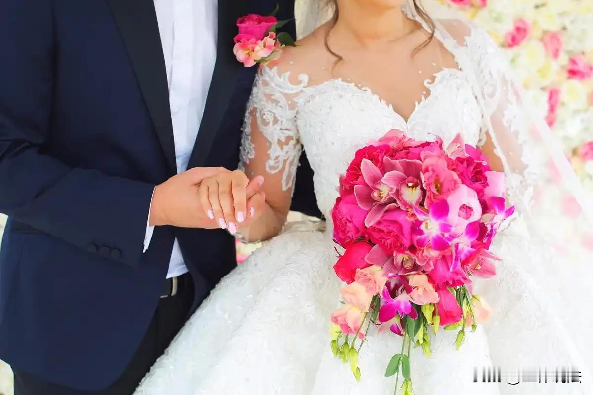 来钱太快了！男子结识女子几个月后，便匆匆举办了婚礼，但没有领证。男方给了女方6.