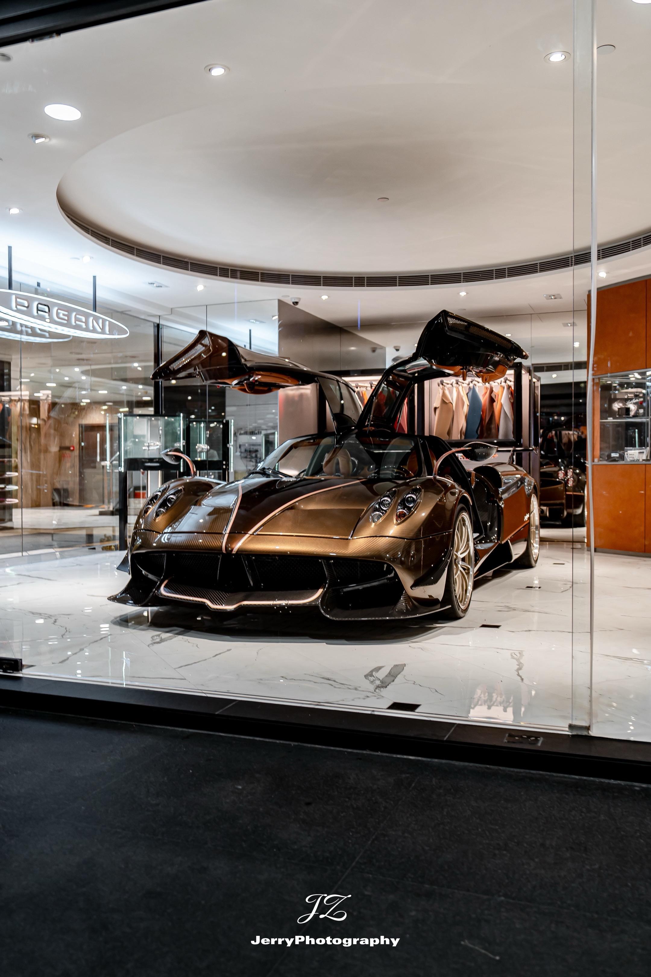 Huayra 074。经过unico计划重造的一台huayra，棕色碳...