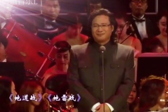 小时候每天都有电影看，《地道战》《地雷战》…从正面看到背面，看《地道战》看了五十
