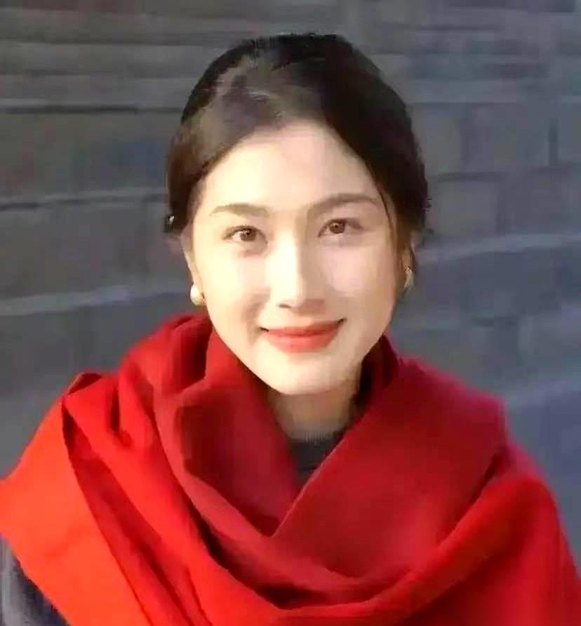 网上流传着一个极其离谱的上海面试经历。一个应届女大学生，揣着精心准备的简历去应聘