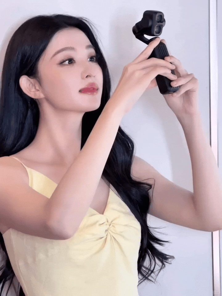 大美女王楚然自拍，表情管理很重要！