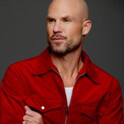 加拿大广播公司的体育记者德文·赫鲁同志抵达米兰冬奥会后感慨说，米兰简直太棒了到处