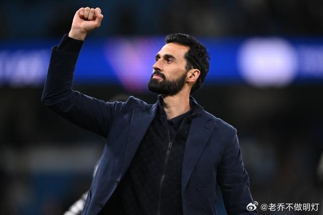 当欧冠主题曲奏响，皇马踏上赛场时，所有人都该起立向王者致敬。这项赛事于我们而言，