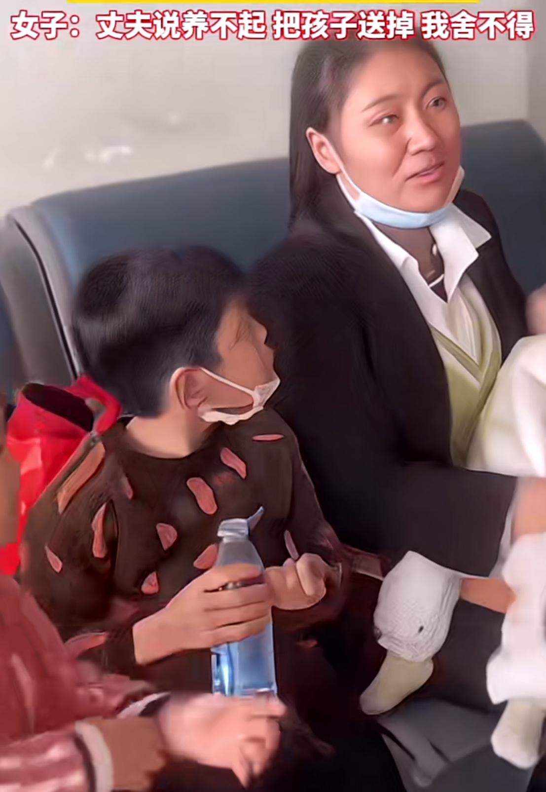 一个妈妈带着四个孩子跨越千里寻找自己的丈夫，可是丈夫却避之不见，只是放话说孩子太
