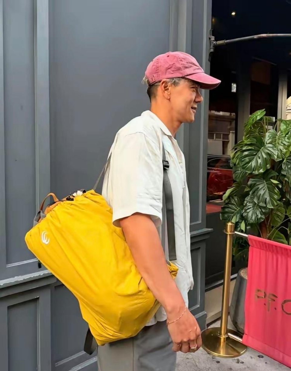 彭于晏伦敦悠闲闲逛，六百港艺早已失业无戏可拍 