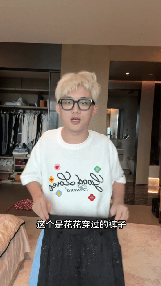 华晨宇腰围好夸张华晨宇极品身材 这腰围真的绝了，纤细得恰到好处，配上优越的身材比
