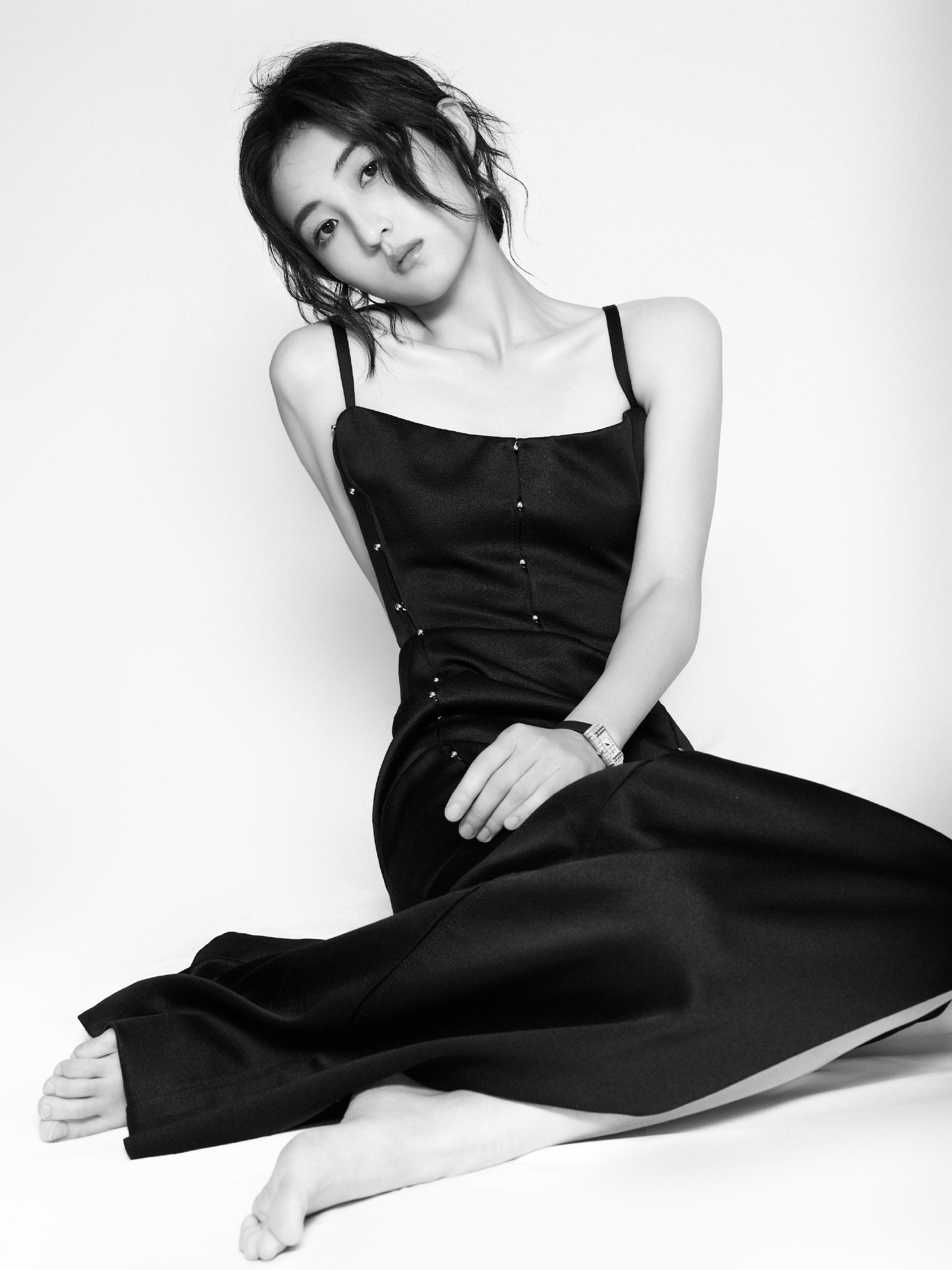 张子枫日常健身，一身黑色穿搭，好自律的小姐姐。张子枫