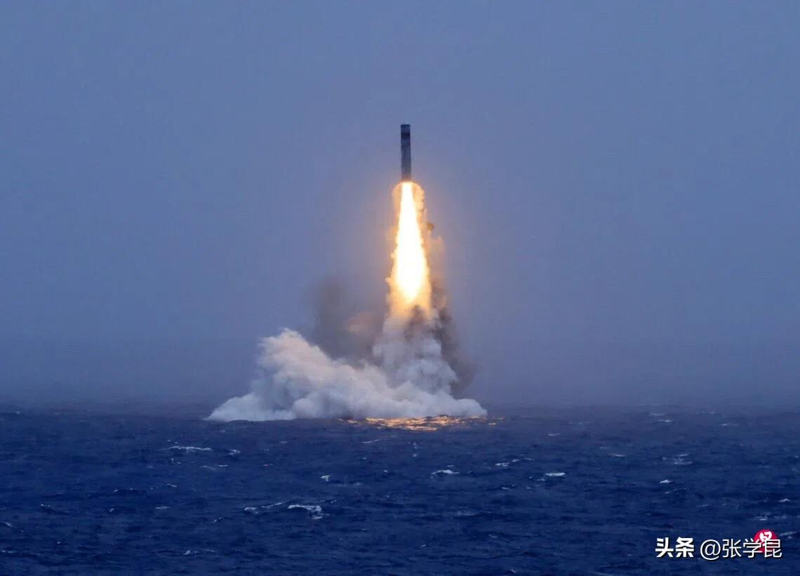 联合早报今天报道：“中国大陆向太平洋海域试射一枚可搭载核弹头的潜射洲际弹道导弹，