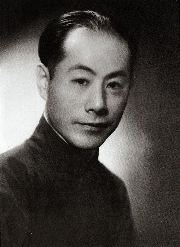 1935年，一妓 女恳求37岁张伯驹：“带我走吧！我还是清白之身！”张伯驹递给老