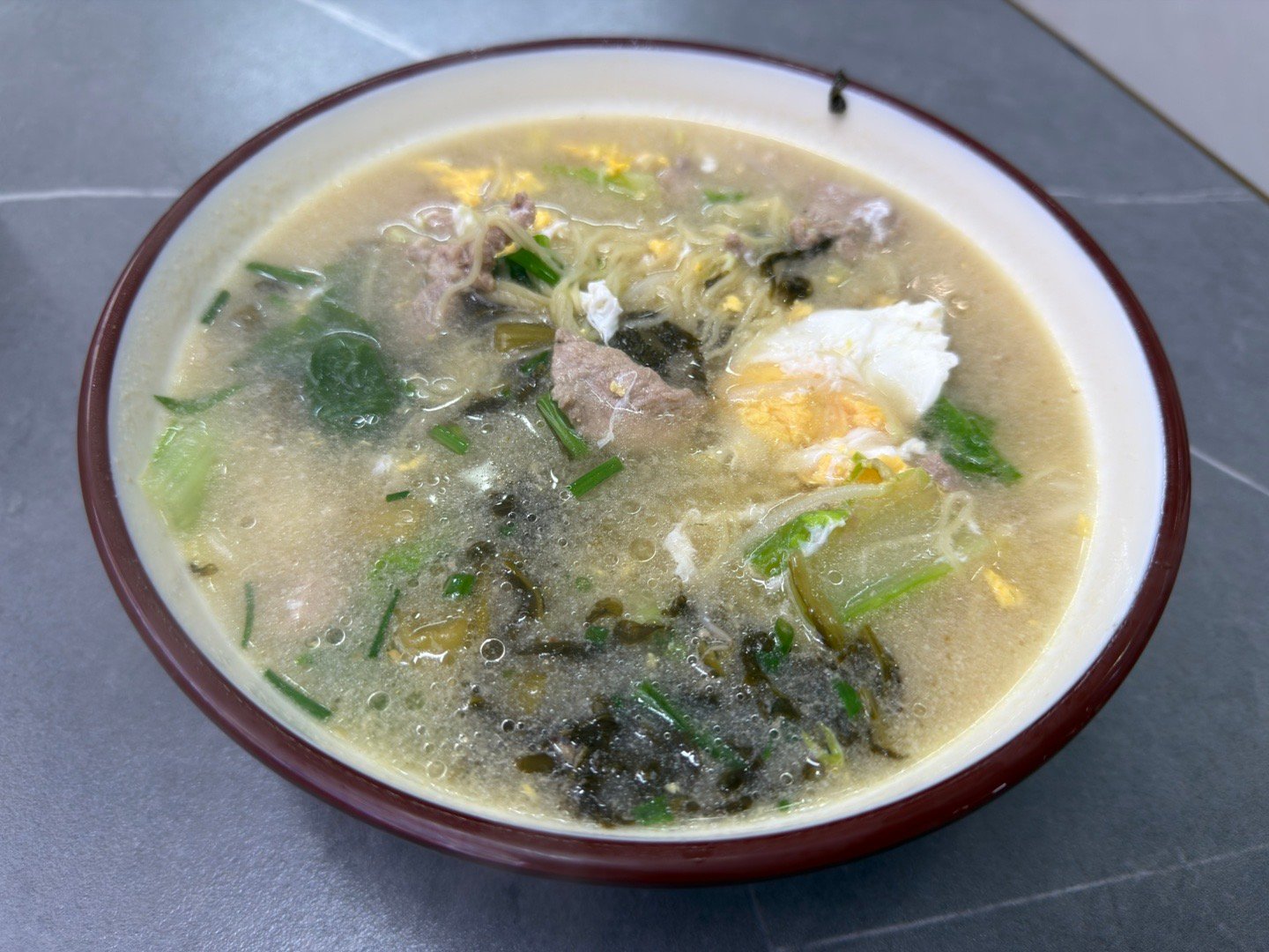 这还是海南吗这么冷，都没法在家里愉快滴光着腚穿着背心晃了，刚穿上新裤子稀里哗啦声