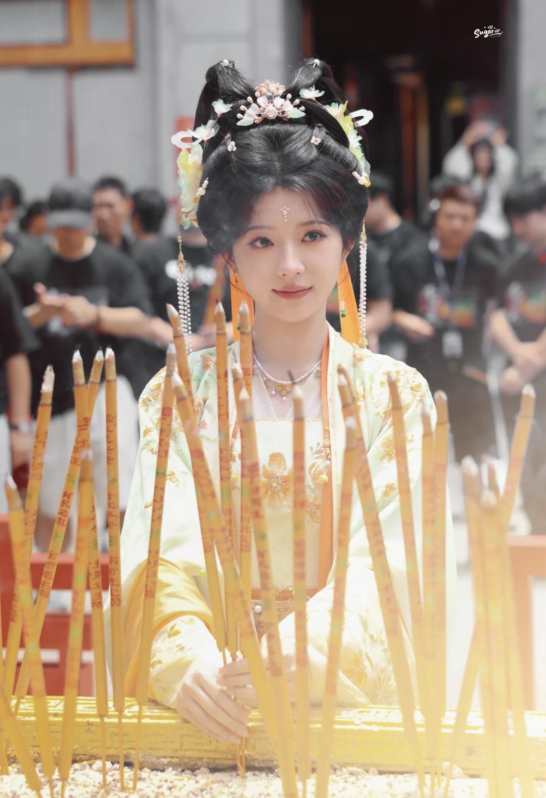 苏清清开机大吉
何蓝逗 帝心难藏