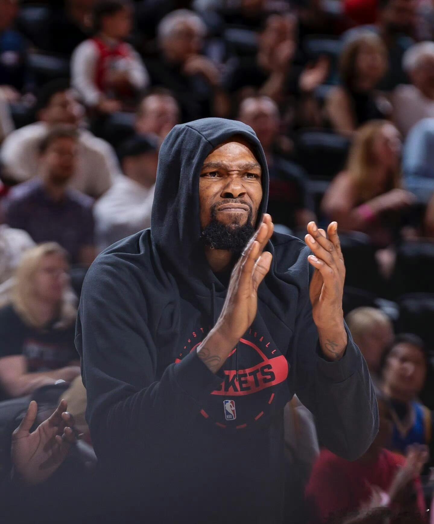 杜兰特刚复出就打满首节NBA季后赛首轮G2，湖人主场对阵火箭。刚刚复出的杜兰特首