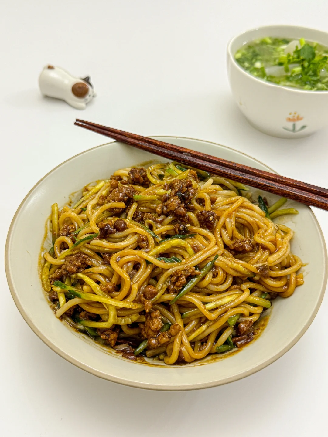 炸酱面   ▏🥢酱汁浓郁，连吃三顿都不腻