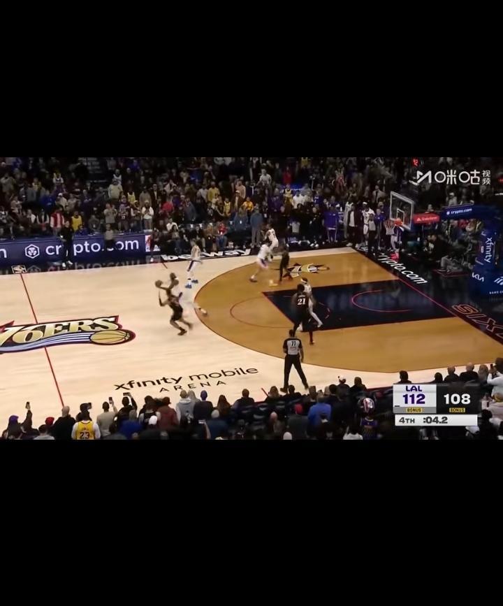 不懂就问，今天湖人客场挑战76人队的比赛，最后时刻詹姆斯那个抢断有没有走步？