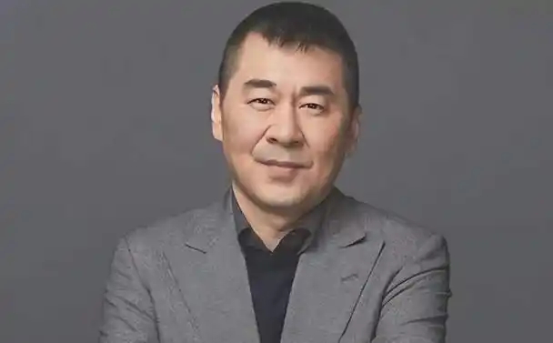 陈建斌再现甄嬛传名场面 陈建斌作为《甄嬛传》中的男一号，以其深沉内敛的演技成功塑