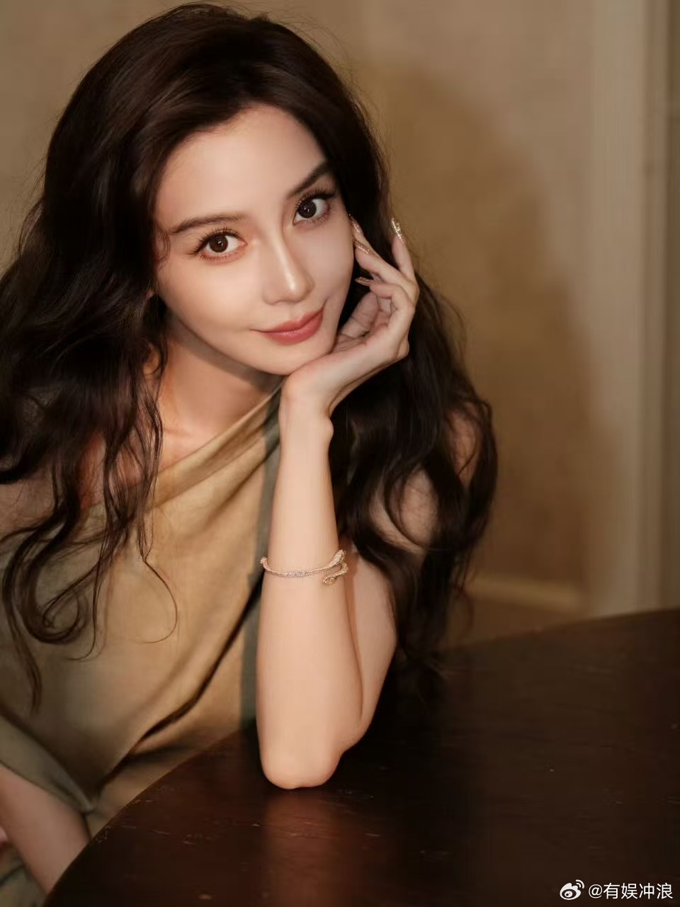 angelababy东方风骨angelababy上城士写真angelababy东