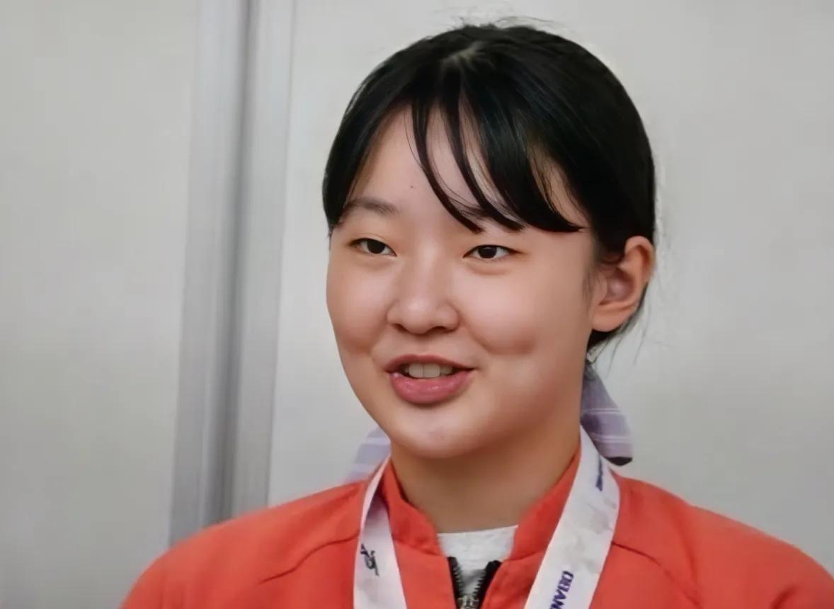 张本美和在亚运会期间接受中国记者采访时，被问到“在你心目中最好的球员是谁？”面对