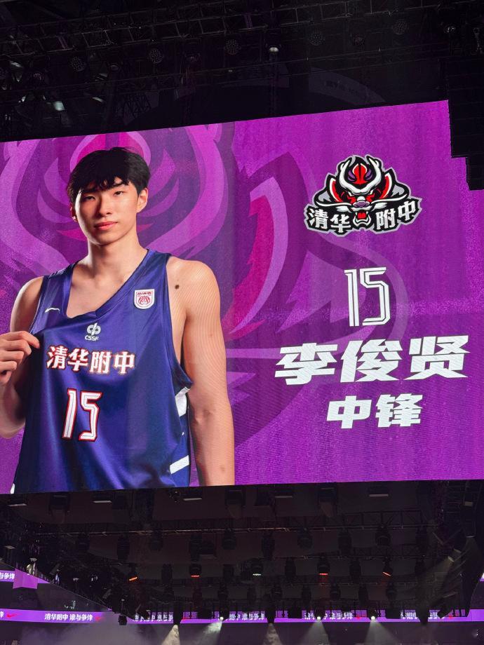 青岛确实需要一个足尺寸本土五号位啊，第三节还没打完他们输深圳13个篮板了。CBA