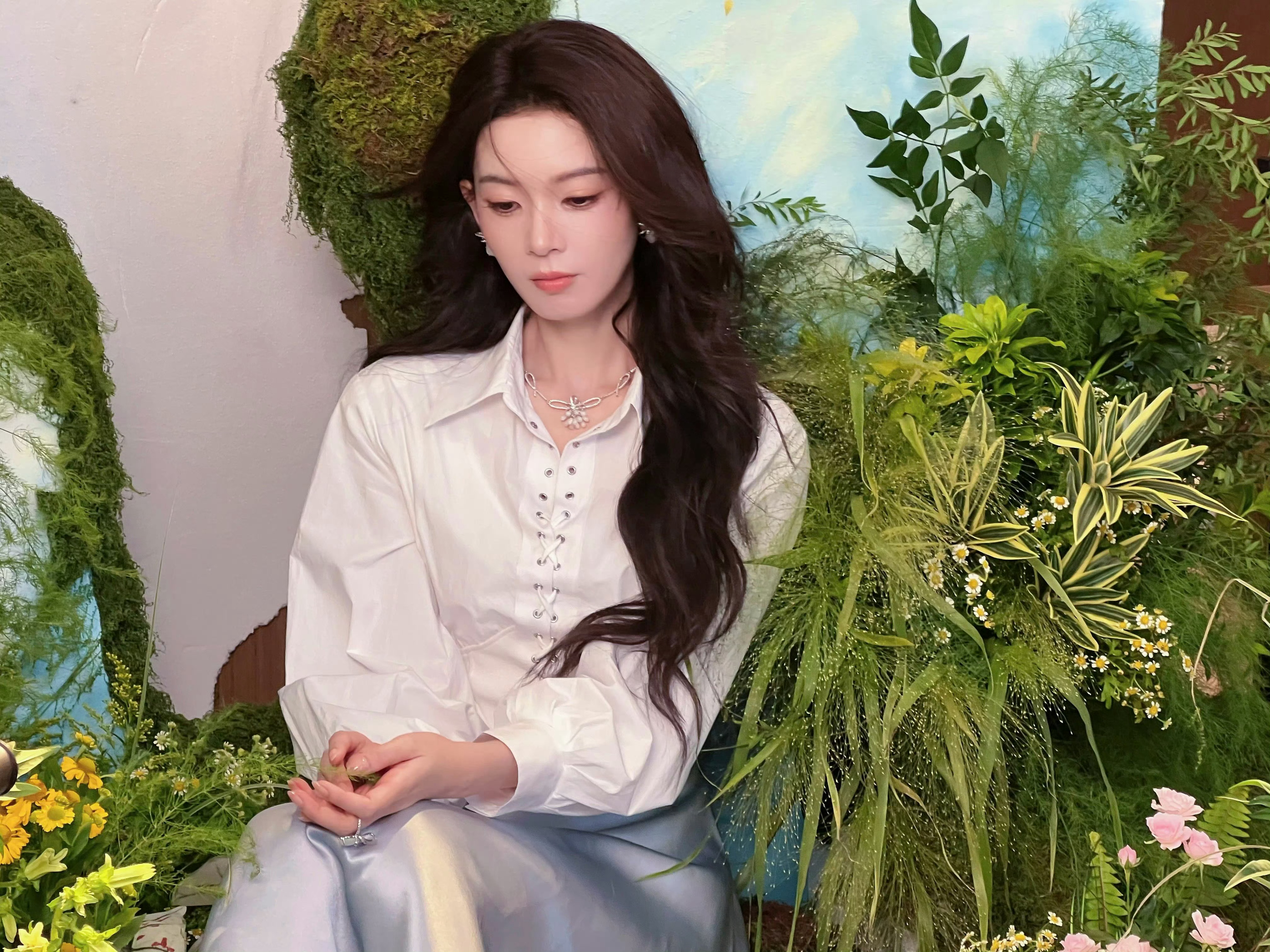 陈瑶 不要给我投孤单芭蕾谁给陈瑶投的孤单芭蕾陈瑶 瑶妹儿白衬衫蓝裙子 白色尖头细