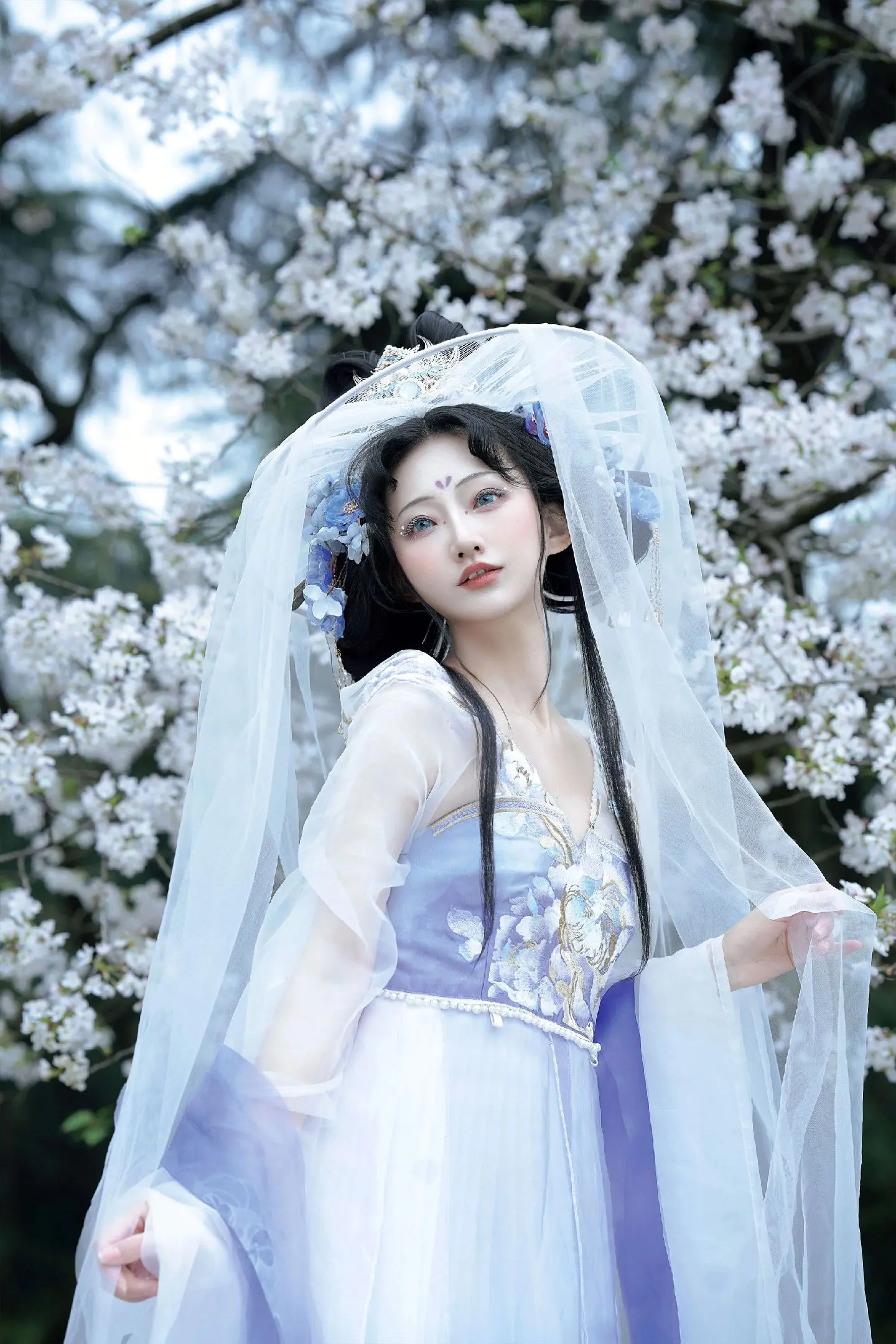 “春暖花开，本仙踏青去也~”