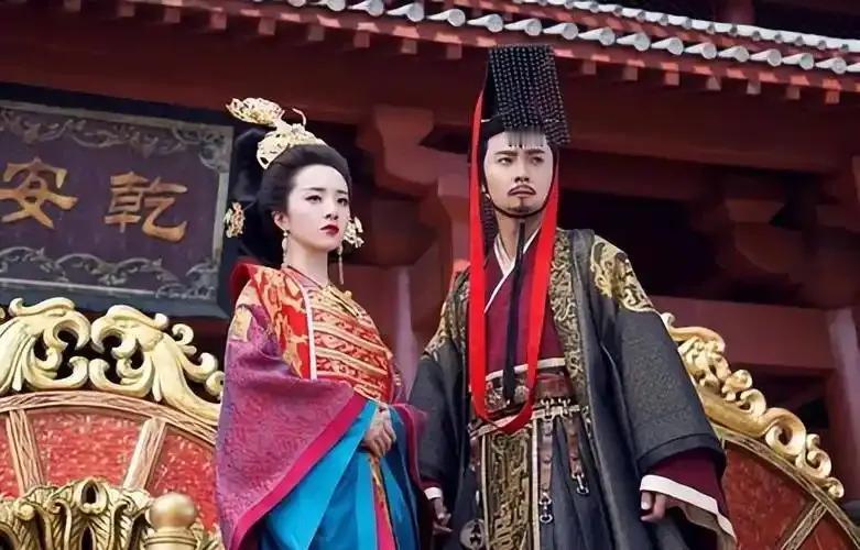 隋文帝杨坚去仁寿宫。见一位宫女朱唇粉面，玉软花柔，一时把持不住临幸了她。次日，杨