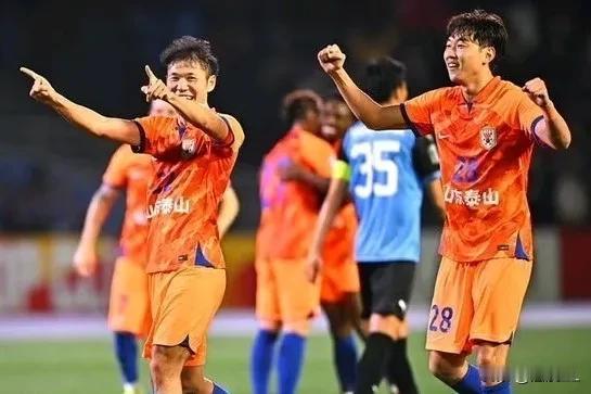 冲击四强！预测山东泰山对阵横滨水手首发及比分，首发预测:
  守门员:王大雷；后