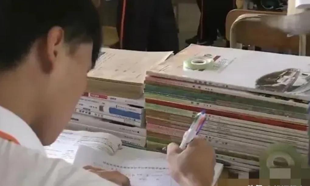 2015年，湖南学霸高考只考了239分，老师和同学都摇头，不敢相信。谁料，调取考