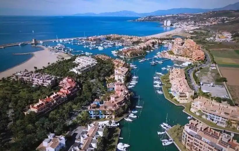 提到安道尔，很多人并不陌生，它是欧洲声名远扬的免税国度，更是滑雪爱好者心驰神往的