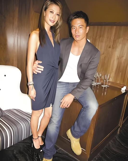 2002年，李玟在拍摄MV时，一眼看中了安志杰，两人迅速坠入爱河。可热恋没过多久