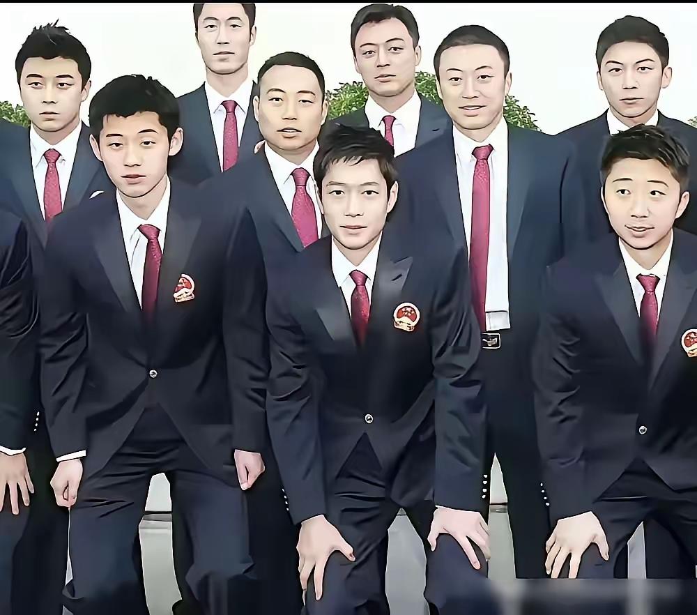 这九位国乒名将里，我只认出了刘国梁，王皓，王励勤，张继科他们，余下的几位不太熟悉
