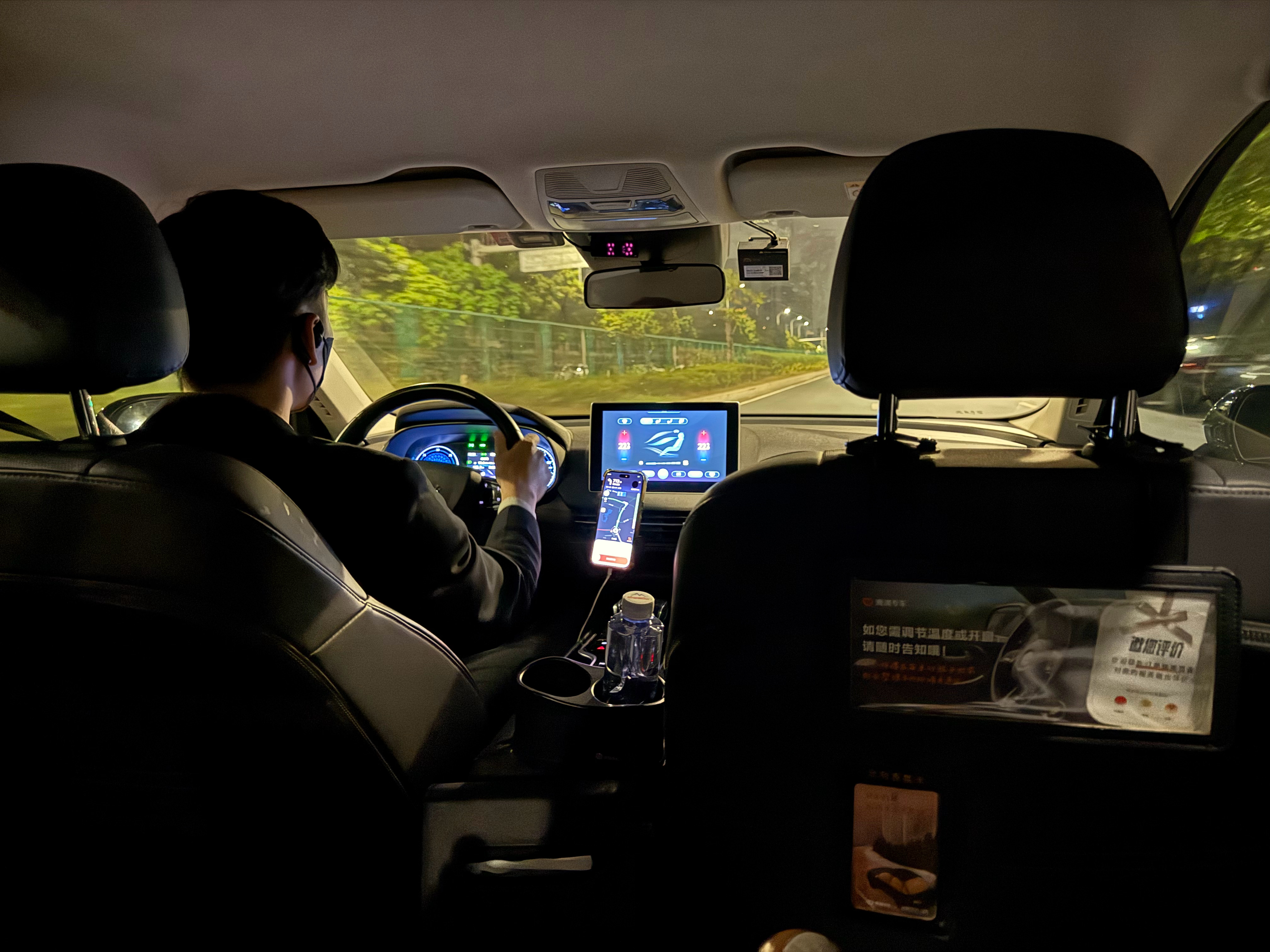 今天累了，不开车，坐 L5 “自动驾驶”回家。AI 用的越深入，工作量越大，是不