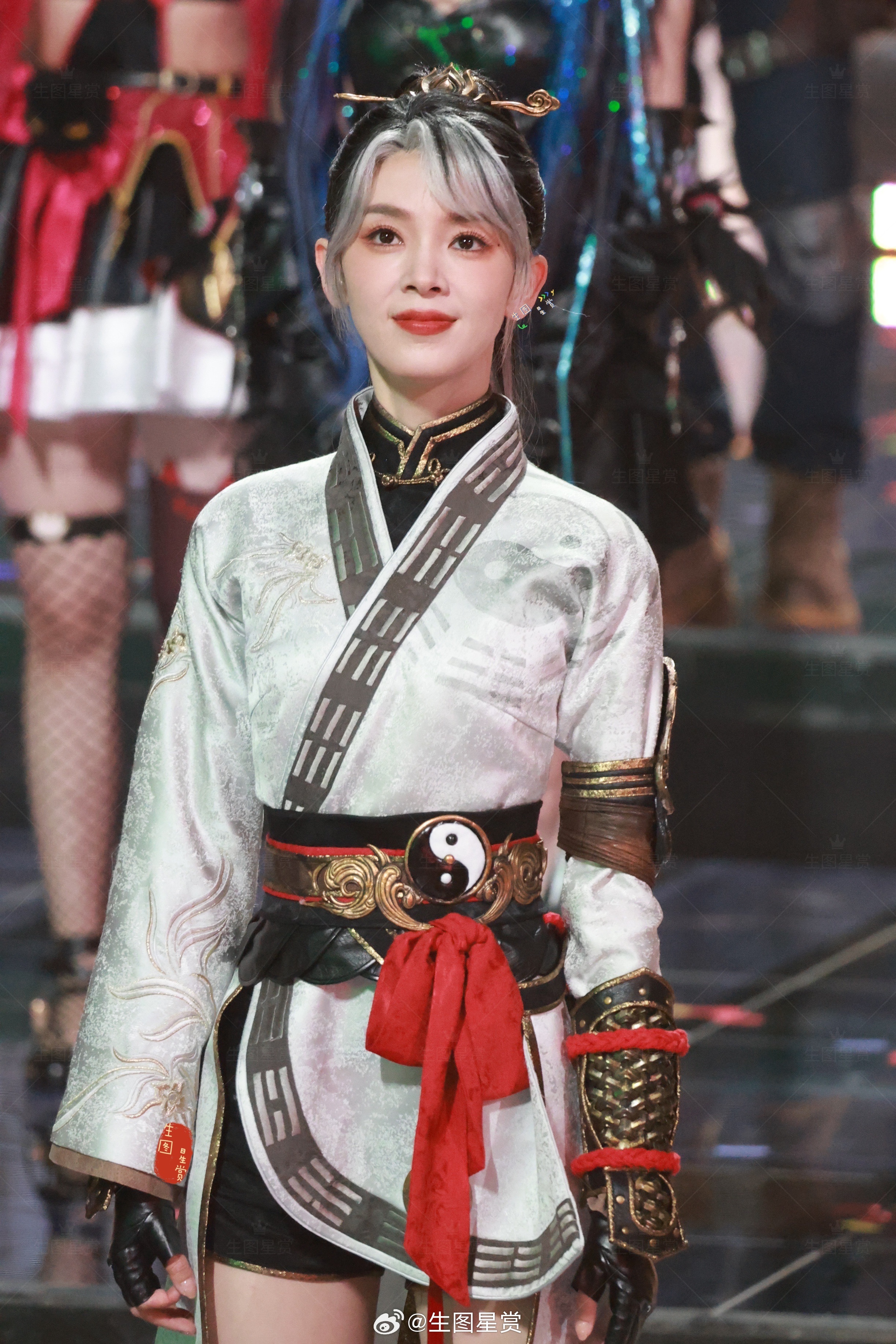 侠女陈瑶，英气逼人和平精英刺激之夜陈瑶先天cos圣体建模怪
