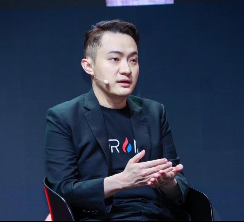 景甜会不会塌房，
我不知道，
但是我敢确定一件事，那就是孙宇晨其实非常精于算计！
