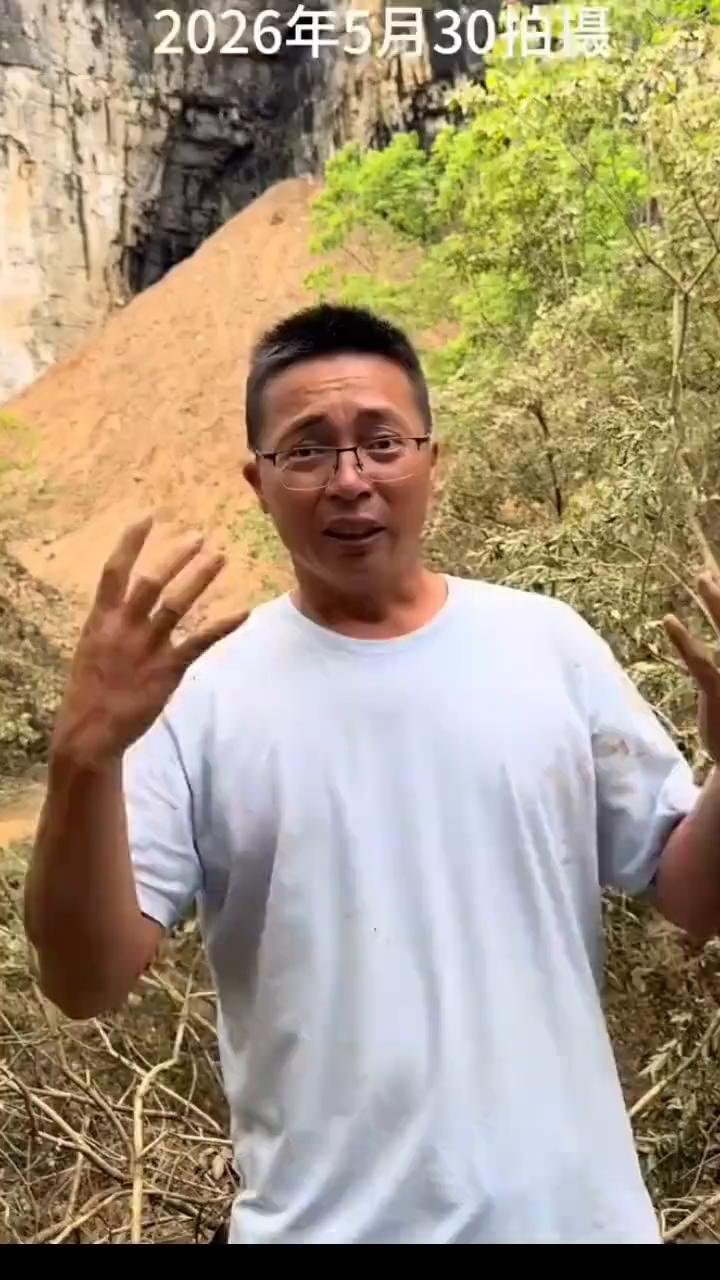 这就是掩耳盗铃，整改垃圾就是用土石覆盖就完事了吗？颗粒无收，大片的良田。我脚下的