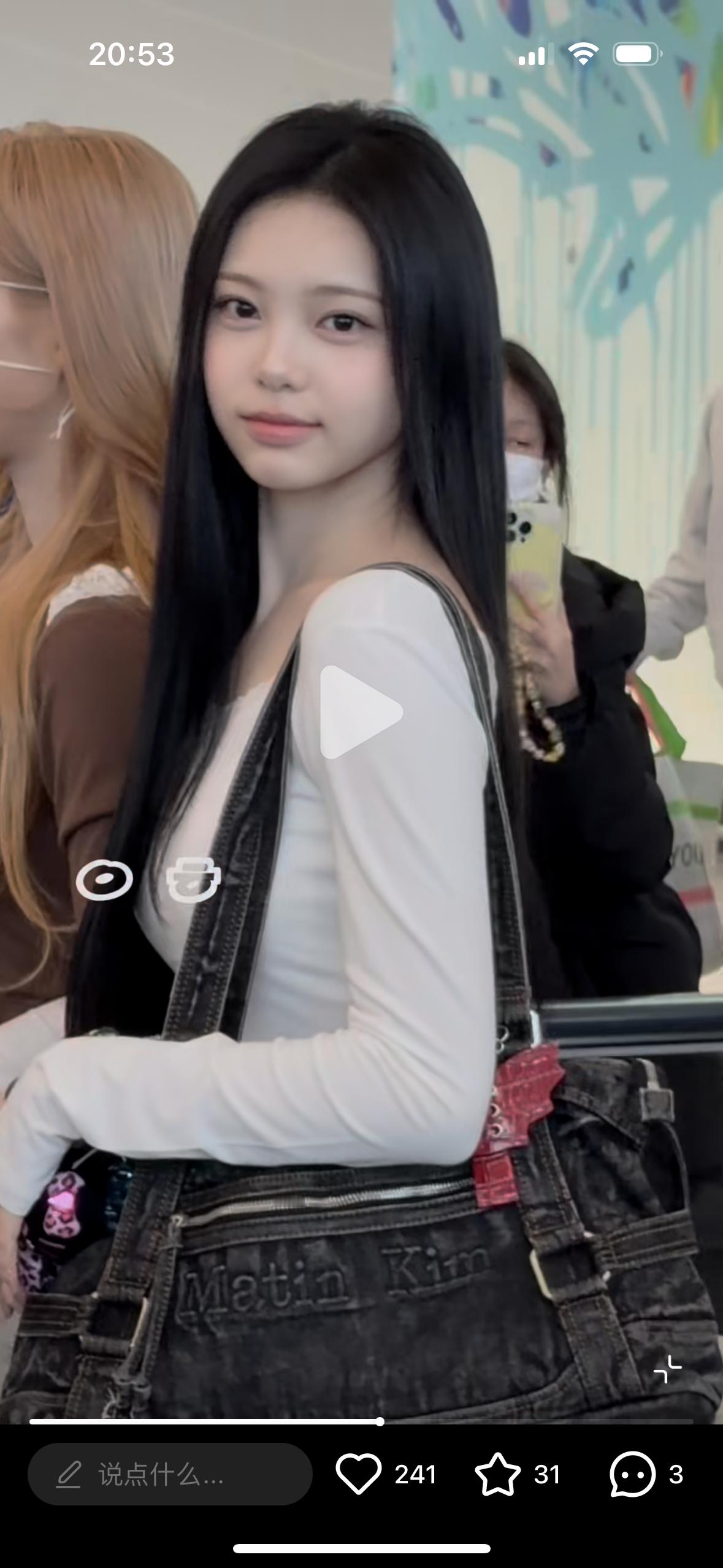 想不明白ian怎么穿个白T牛仔裤也可以这么美萌 完全就是bjd娃娃的妆面灵感来源