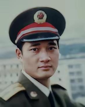 谭善爱，1964年出生于湖南岳阳市华容县，中国共产党党员，毕业于桂林陆军学院，深