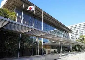 日本现在是既无资源也无市场的惨淡!

麻烦看官老爷们右上角点击一下“关注”，既方