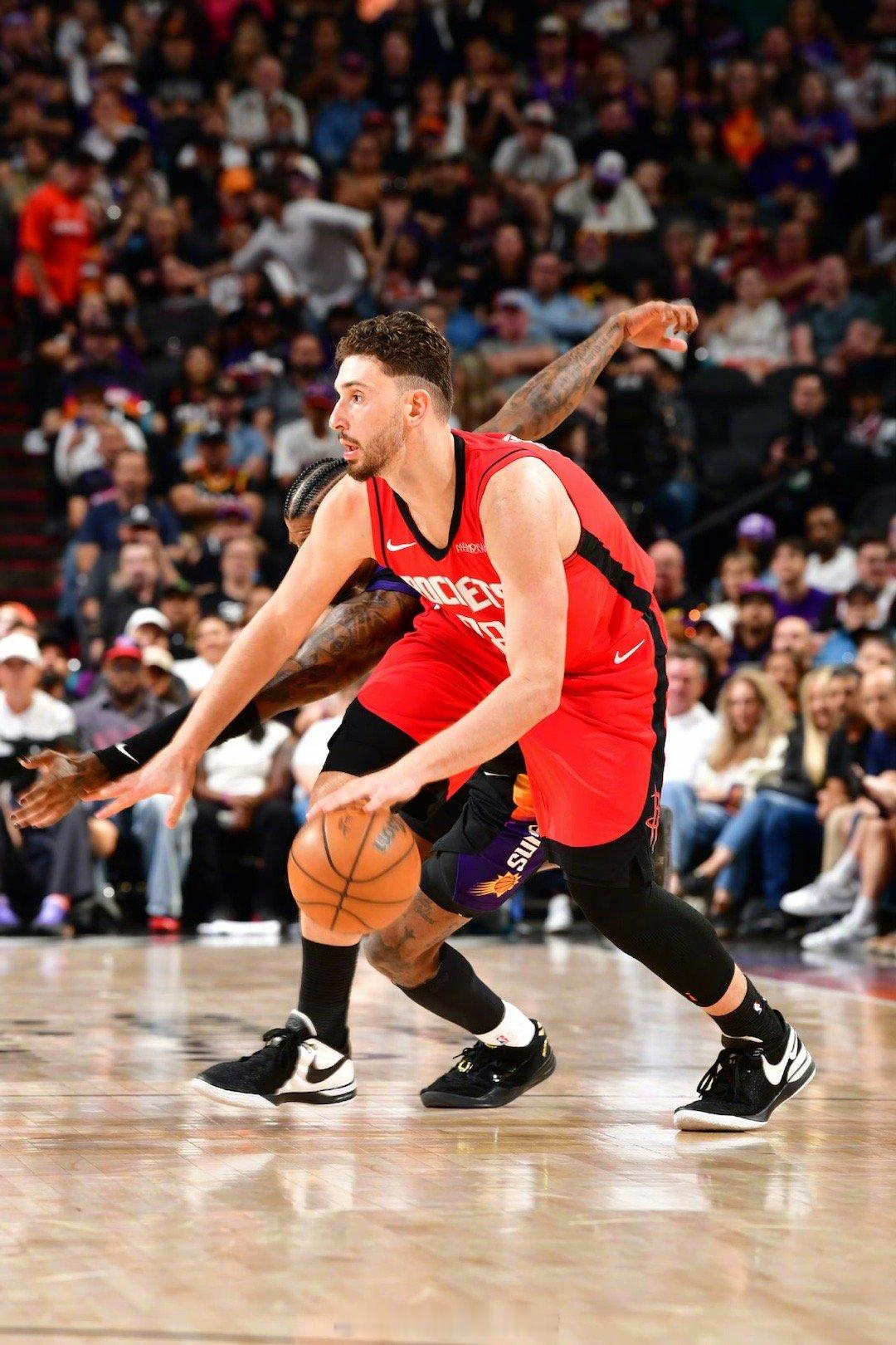 记者指出申京赛季初表现平平，近期状态大幅回暖，当被问及申京近两三周变化在哪，以及