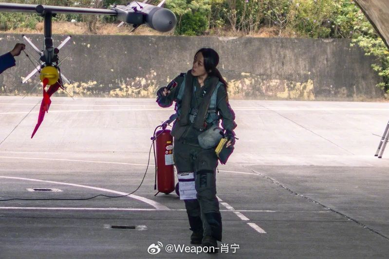 烽火问鼎计划 春节加强战备操演第二天，台伪空军第四联队操演F-16战机进行潜力装