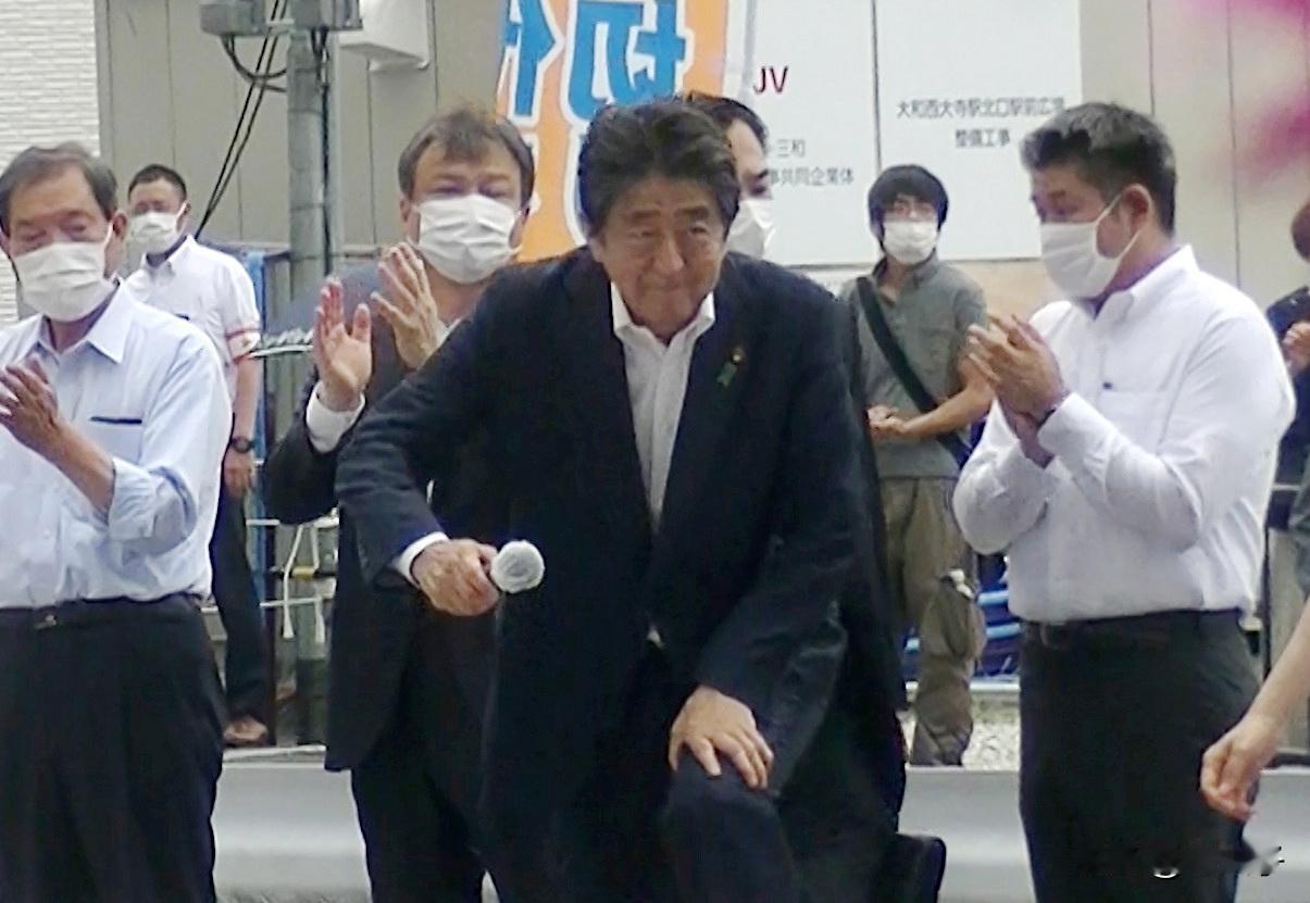 历史上的今天：
2002年7月8日，日本右翼前首相安倍晋三被刺身亡。
日本奈良市
