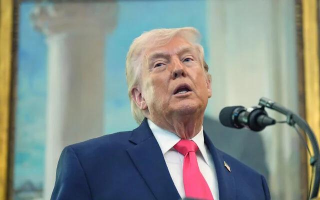 尽管知情官员澄清接触仅限于通过调解员传递信息，美国总统特朗普坚称，伊朗近日一直在