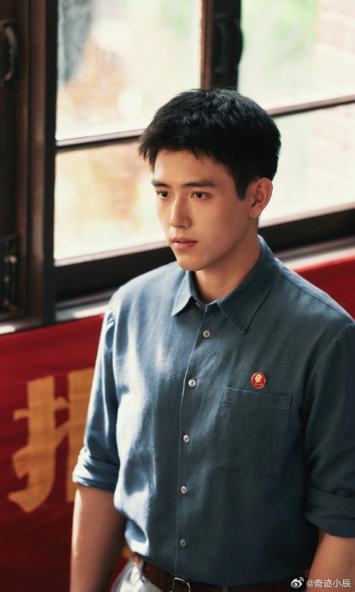 陈飞宇地震拥抱这段简直BG的神地震拥抱封神名场面！陈飞宇把方穆扬的慌张、心疼与守