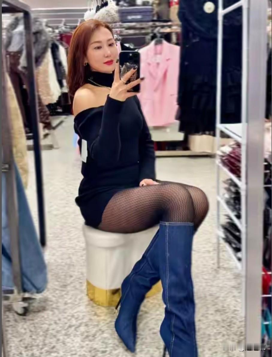 人到老年最值得炫耀的是什么?
人活一辈子到头来能炫耀的，
恐怕还就是有出息的儿女