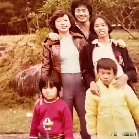 莫非“陈信义”就是陈彼得

  陈彼得长子发声：辟谣义子传闻，晒出台湾全家福，我