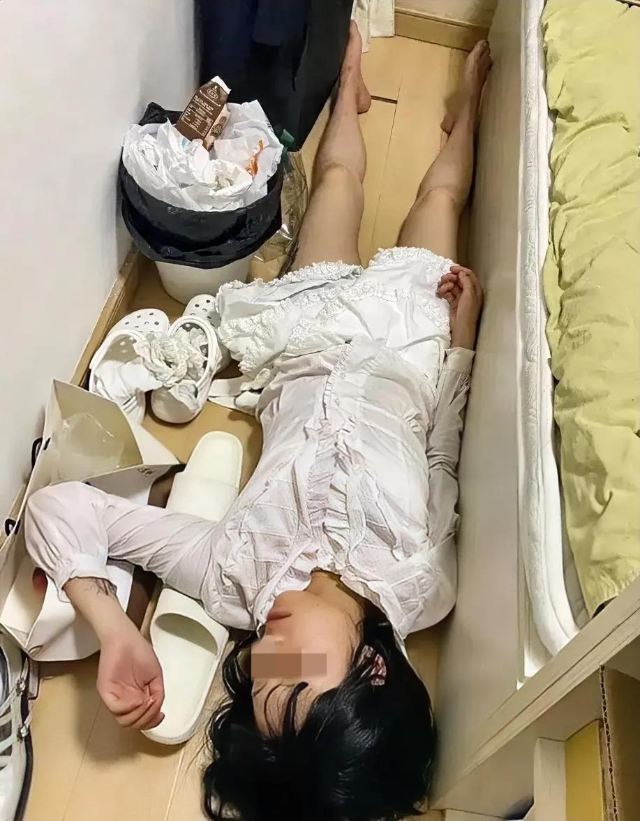 2003年9月11日晚，江苏，麻醉医生邱小强趁妻子洗澡之际，偷偷向她的咖啡杯中投