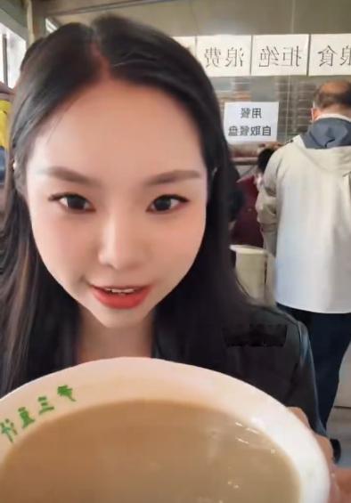 北京豆汁榜来了你敢挑战吗说到北京非遗美食，最有争议的一定就是豆汁了！它是老北京经