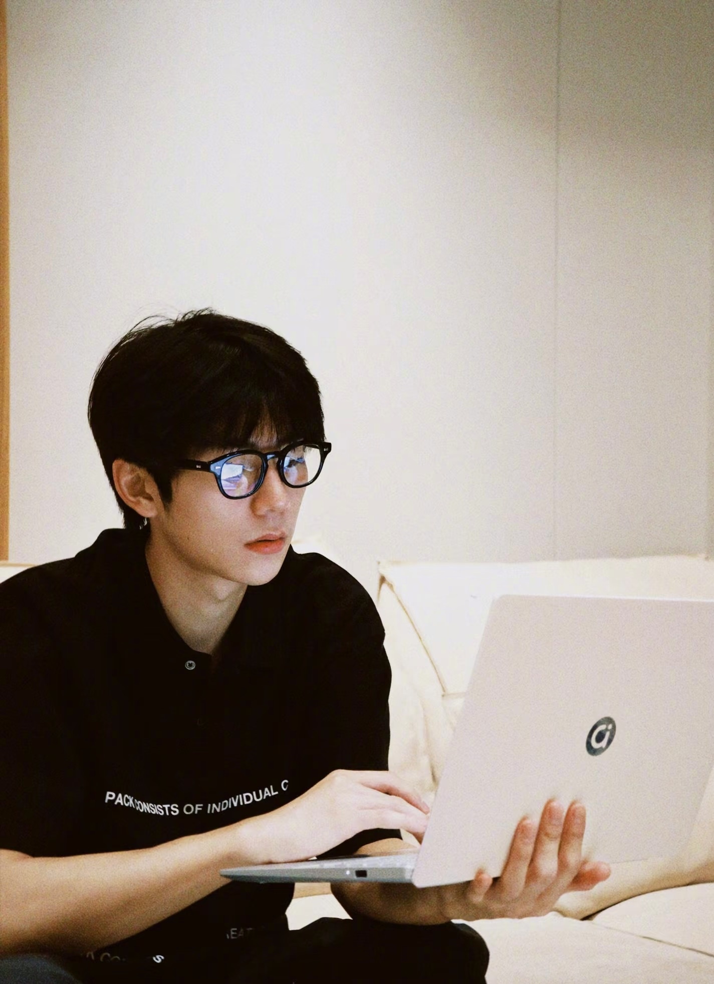 刘家祎演韩一墨太对味了刘家祎这张脸天生适合演悬疑十日终焉选角真的好贴，昨天补了一