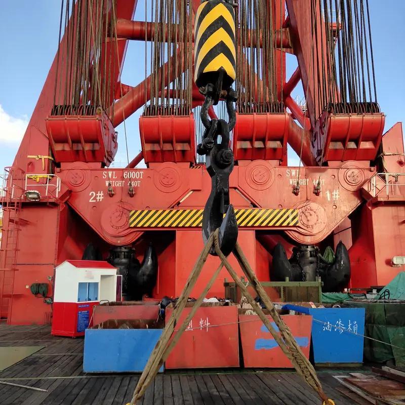 2月1日11时16分许，武汉市轨道交通12号线连接线新春站工地在龙门吊拆除作业过