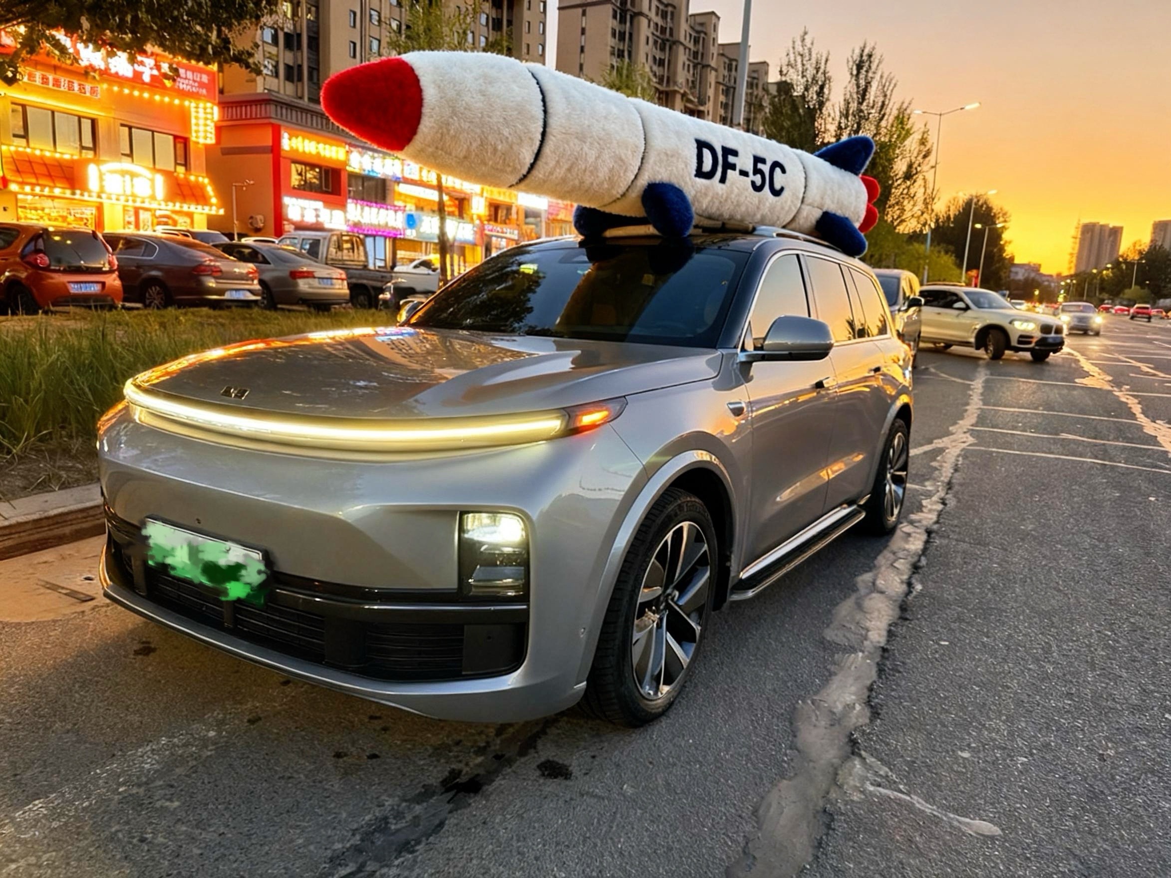 现在的AI真的太能整活了……什么质感的东西都能整出来[笑cry] ​​​