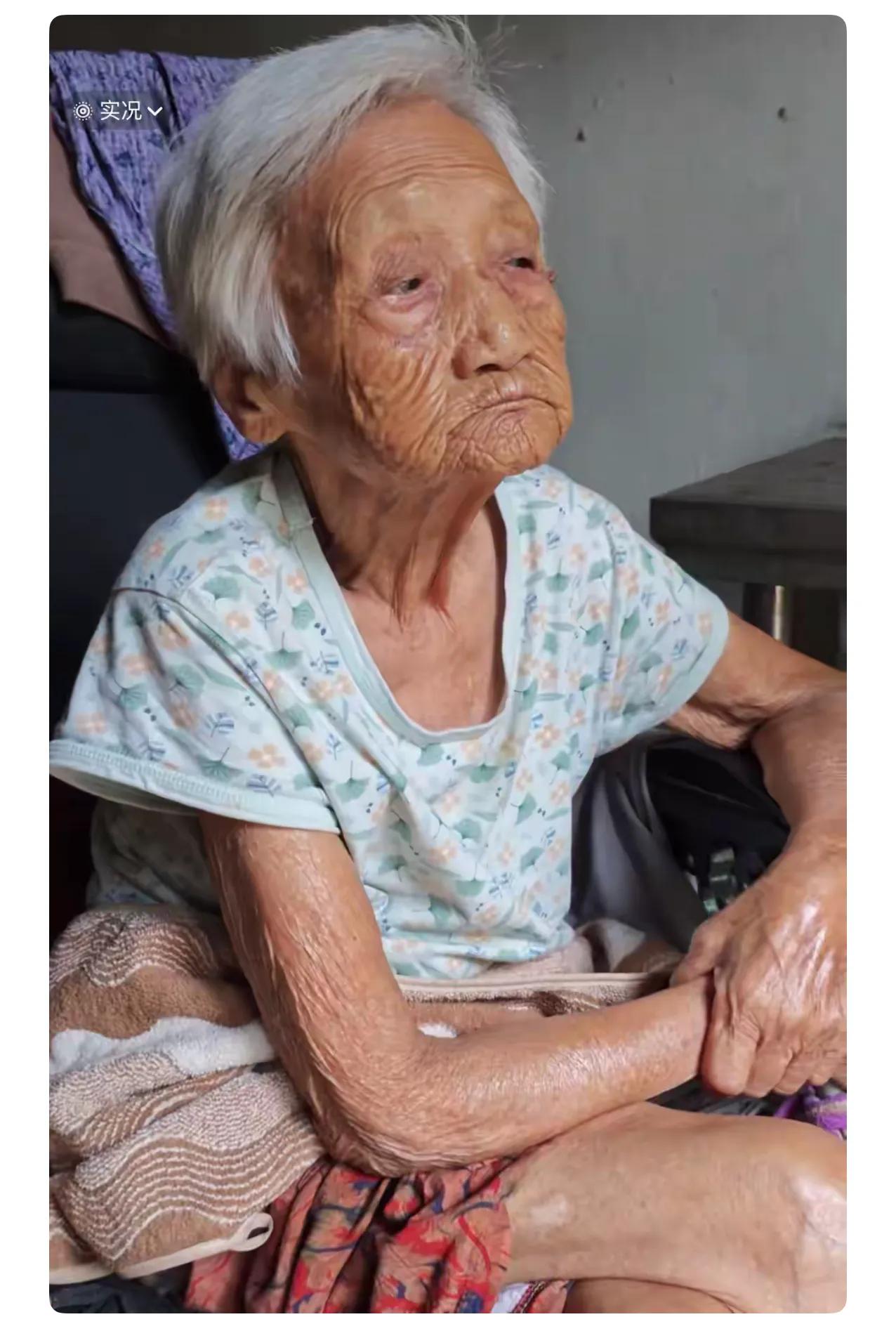 我奶奶就是这样，熬走了我爸。现在亲戚没人肯接，我直接送养老院。


奶奶今年92